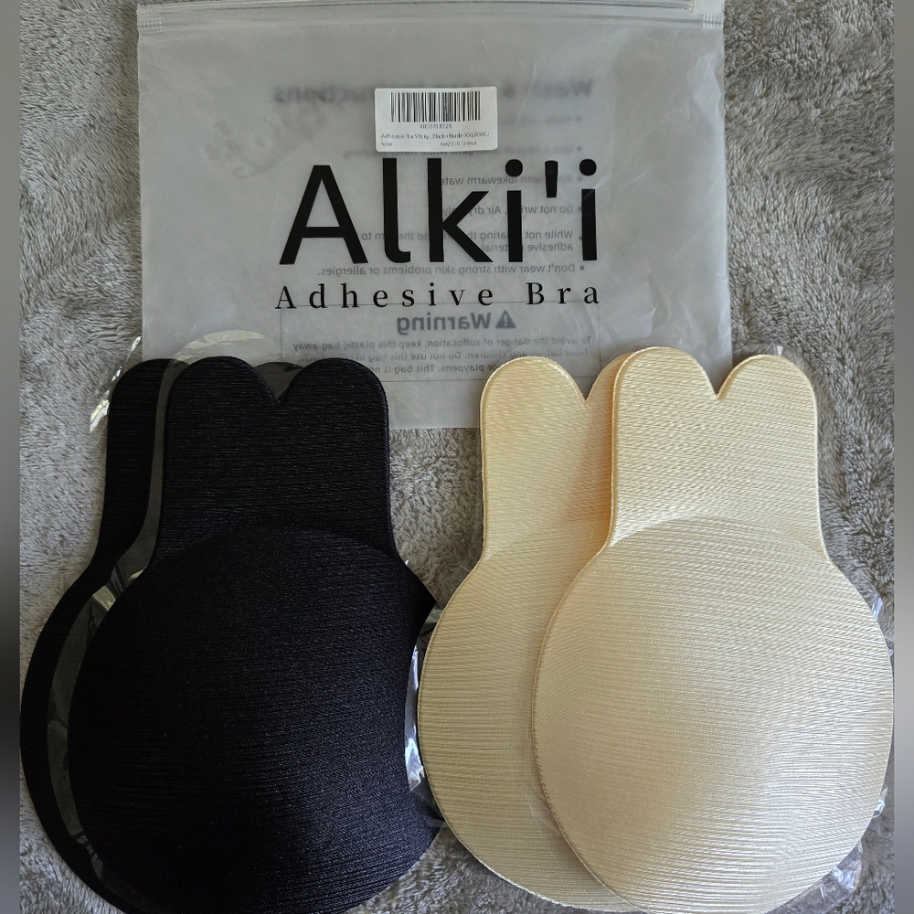 Alk'i Adhesive Bra Set in Cream and Black
